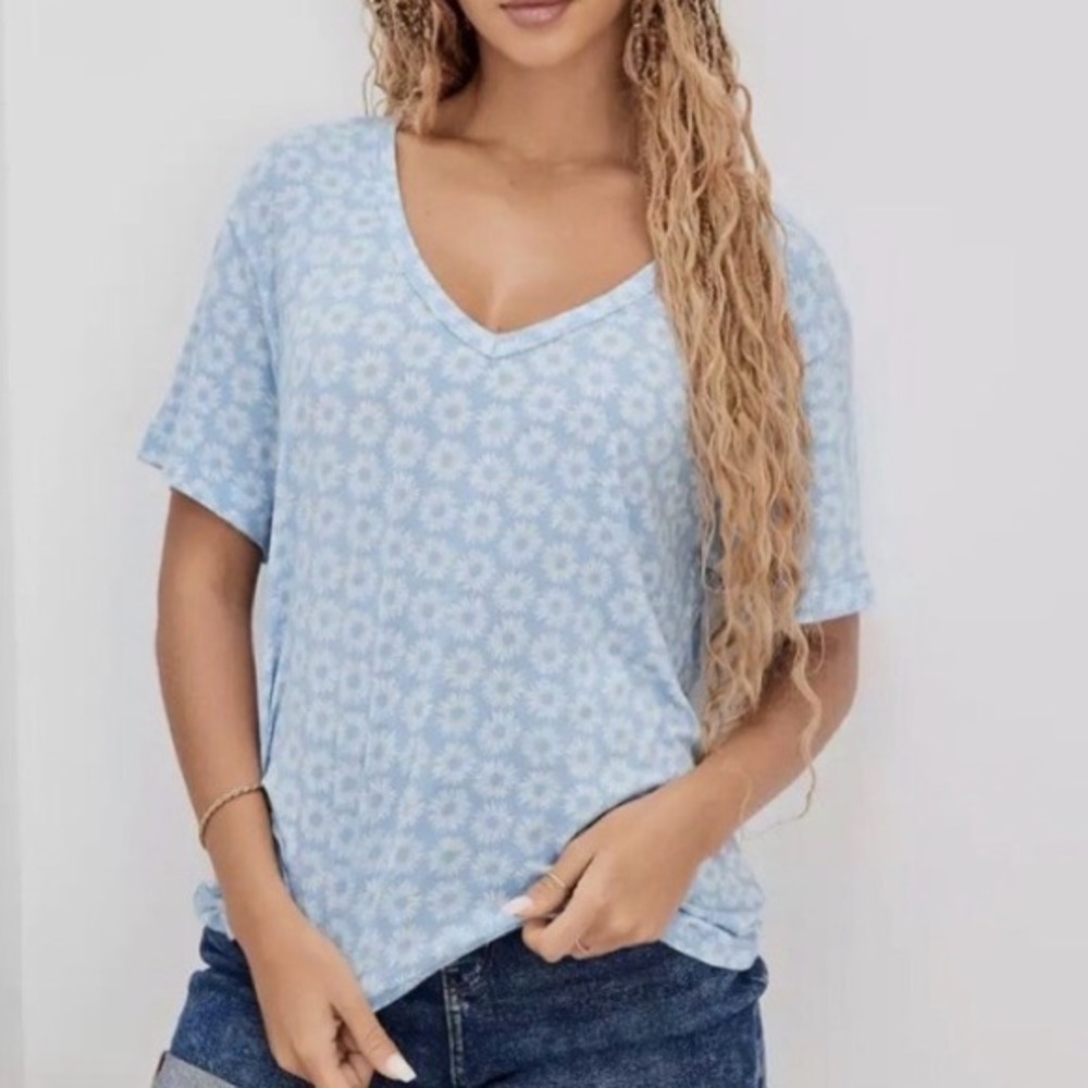 American Eagle Outfitters Light Blue Floral Tee XS